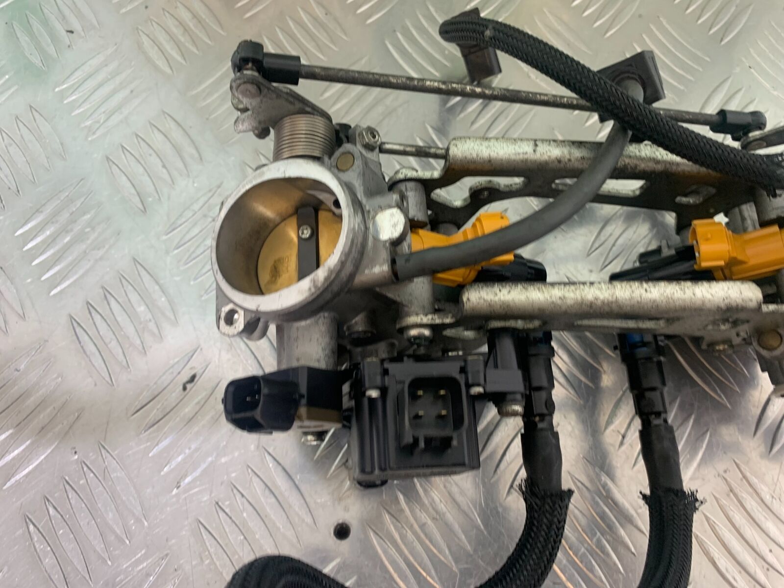 SUZUKI DL 650 V-STROM THROTTLE BODIES YEAR 2016 (STOCK 996)
