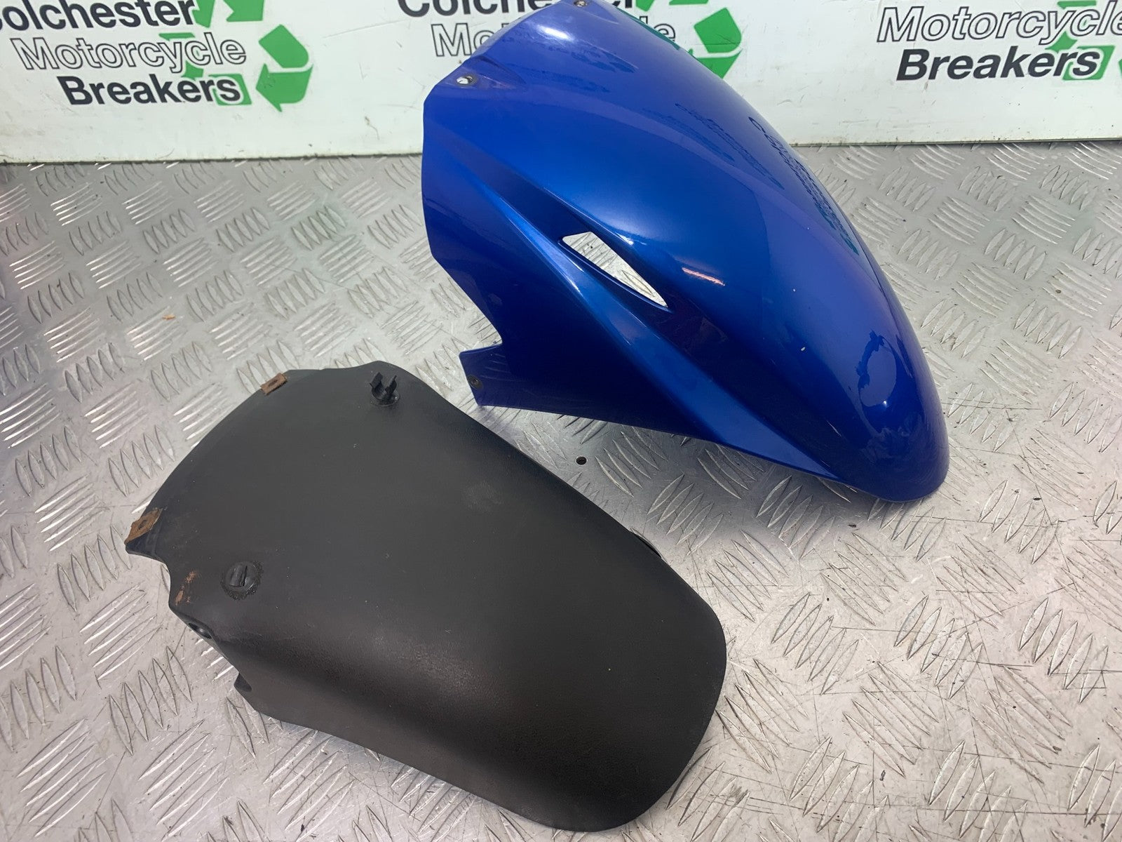 TRIUMPH 1050 SPRINT ST FRONT MUDGUARD  YEAR 2004-2007 (CMB1197)