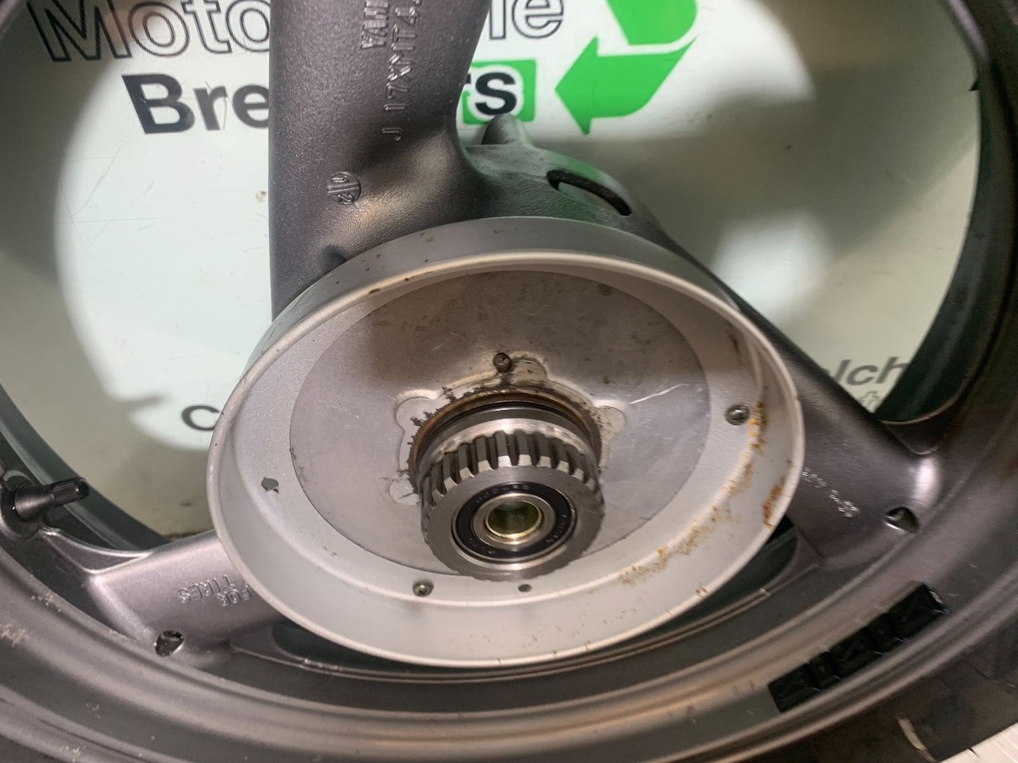 YAMAHA XJ900 XJ 900 DIVERSION REAR WHEEL YEAR 1994-2002(CMB1292)