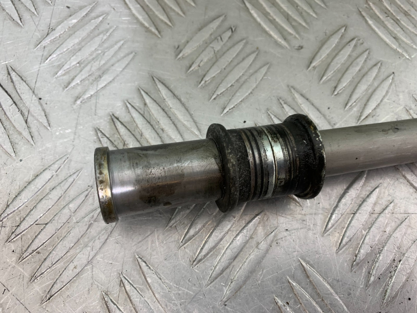 KAWASAKI ZX9R ZX9 R FRONT WHEEL SPINDLE  YEAR 1998-1999 (CMB1329)