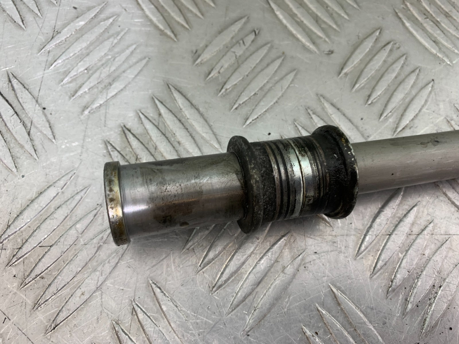 KAWASAKI ZX9R ZX9 R FRONT WHEEL SPINDLE  YEAR 1998-1999 (CMB1329)
