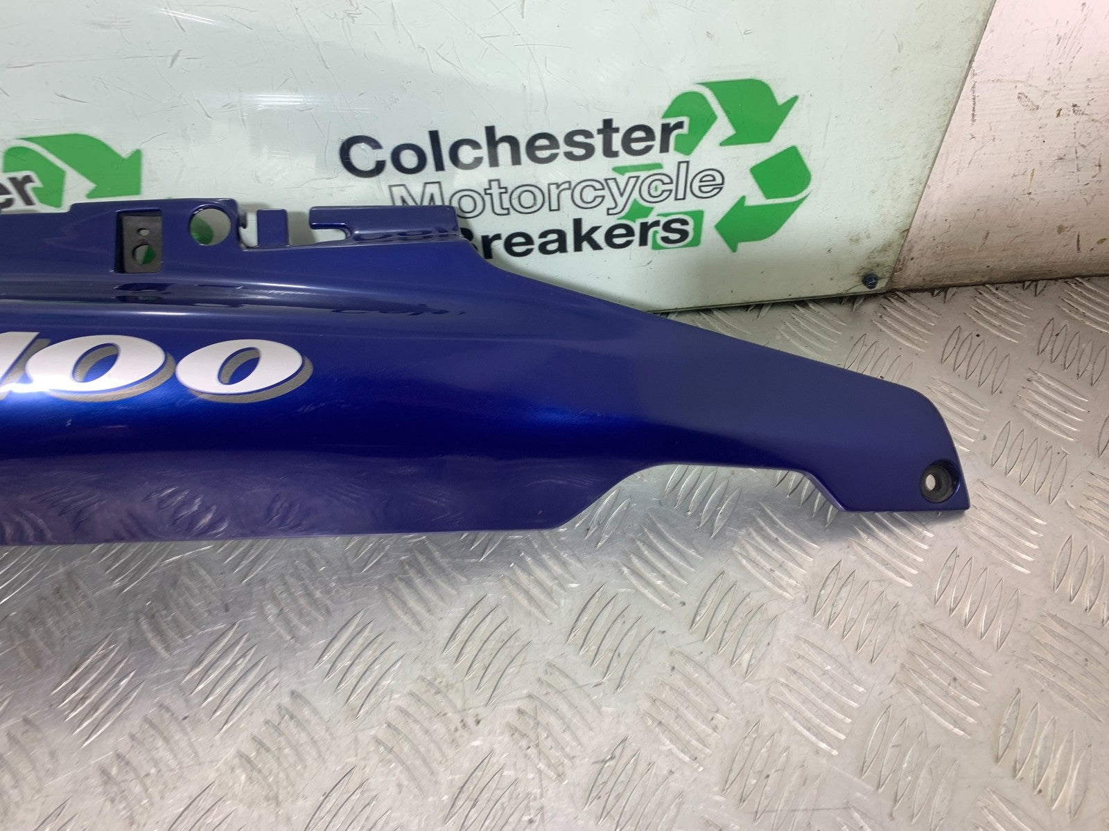 KAWASAKI ZZR1100 D RIGHT SEAT PANEL  YEAR 1993-2001 (CMB1289)