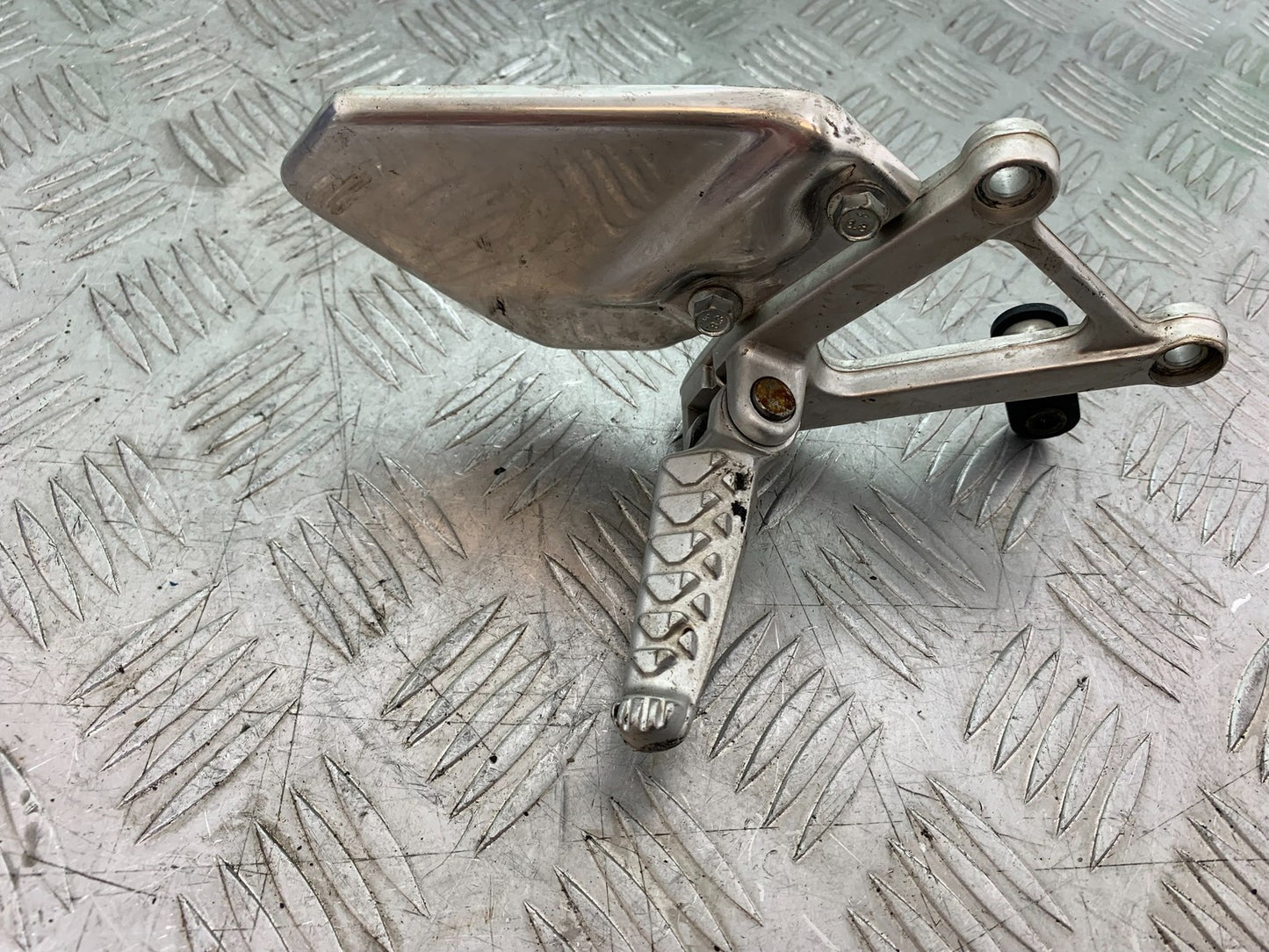 APRILIA RSV1000 RSV 1000 MILLE FRONT RIGHT HANGER  1998- 2003 (CMB1184)