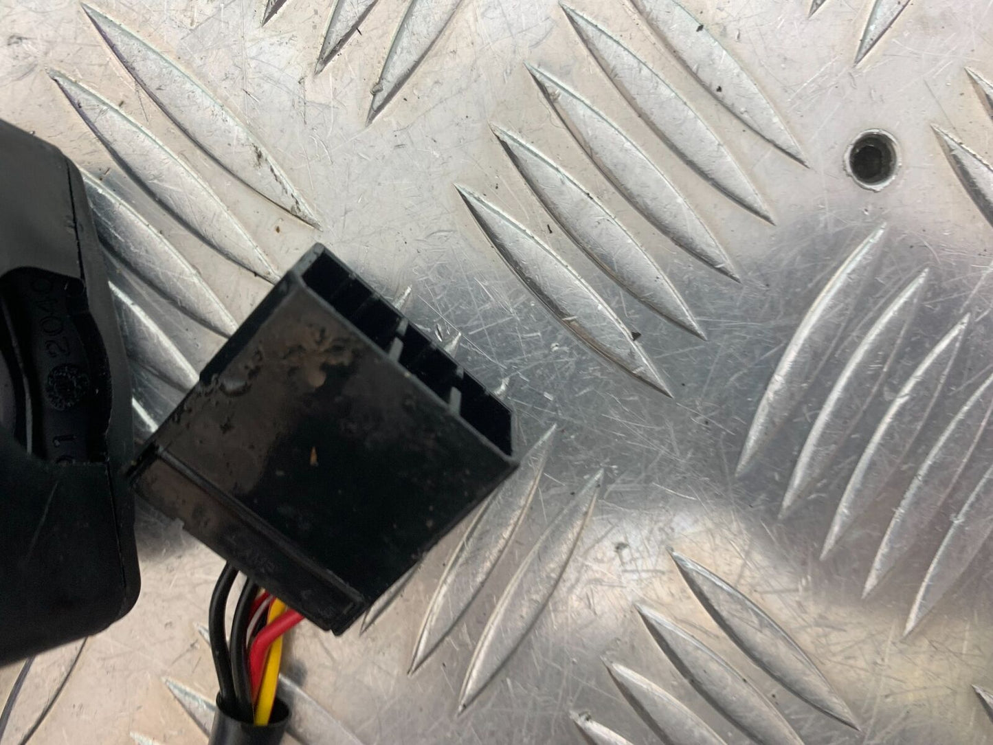 TRIUMPH 600 DAYTONA RIGHT SWITCH GEAR  YEAR 2003-2006 (STOCK 999)