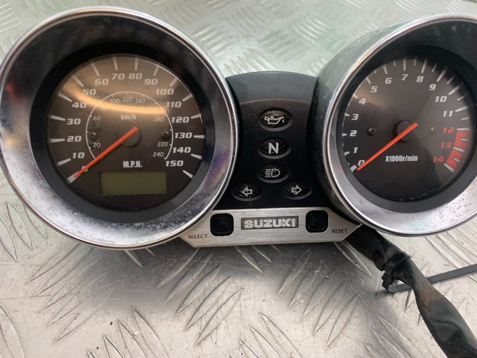 SUZUKI GSF600 GSF 600 BANDIT CLOCKS SPEEDO DASH  2000-2004 (CMB1269)