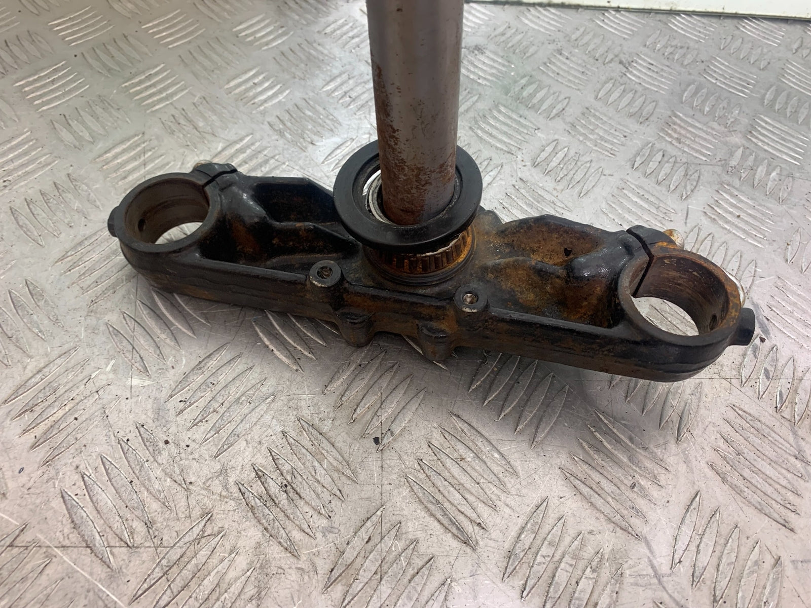 KAWASAKI VN1500 CLASSIC BOTTOM YOKE  YEAR 1999 -2006 (CMB1166)