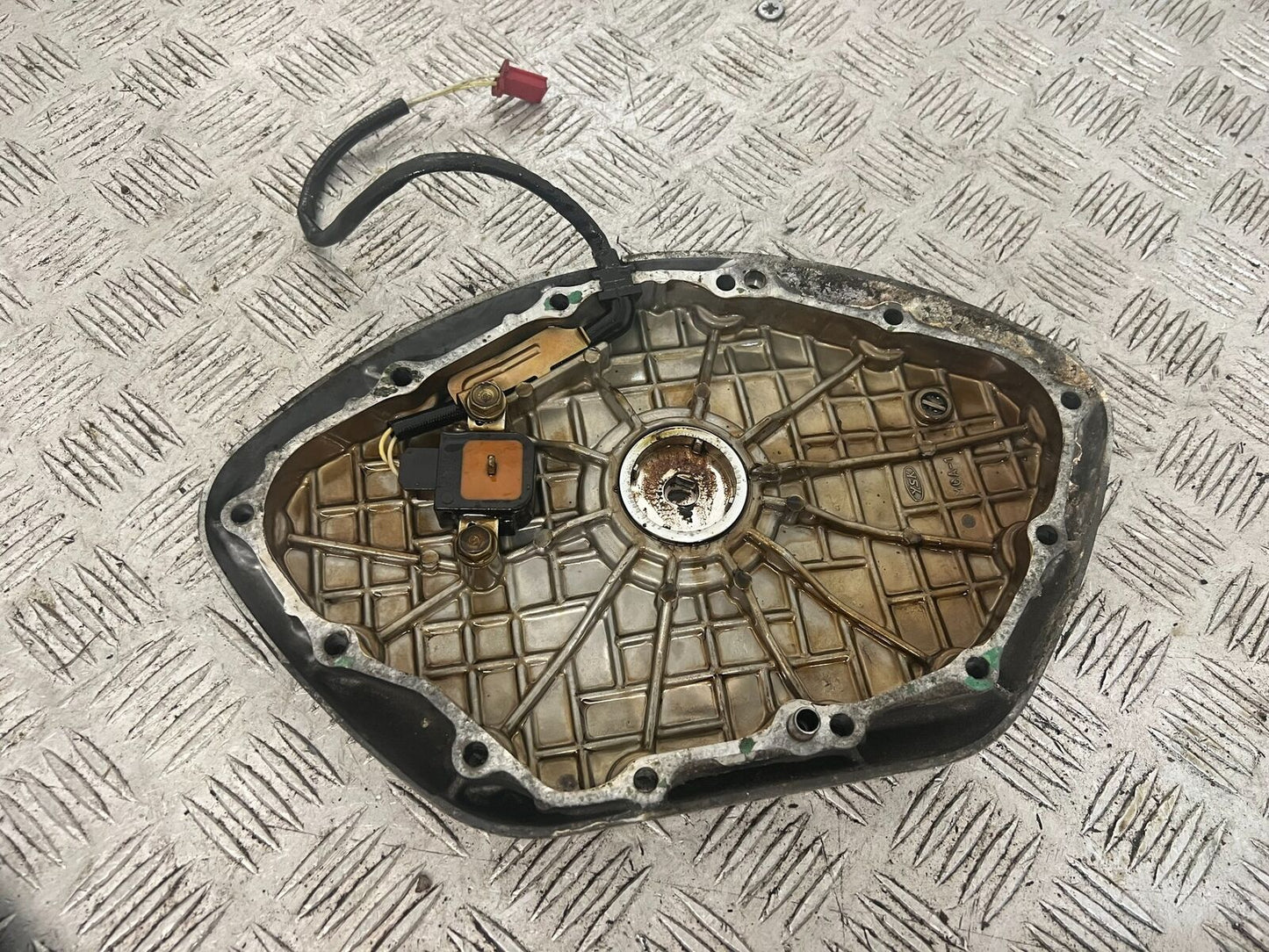 HONDA GL1800 GL 1800 IGNITION PICK UP AND COVER  YEAR 2004 ABS (STOCK 890)