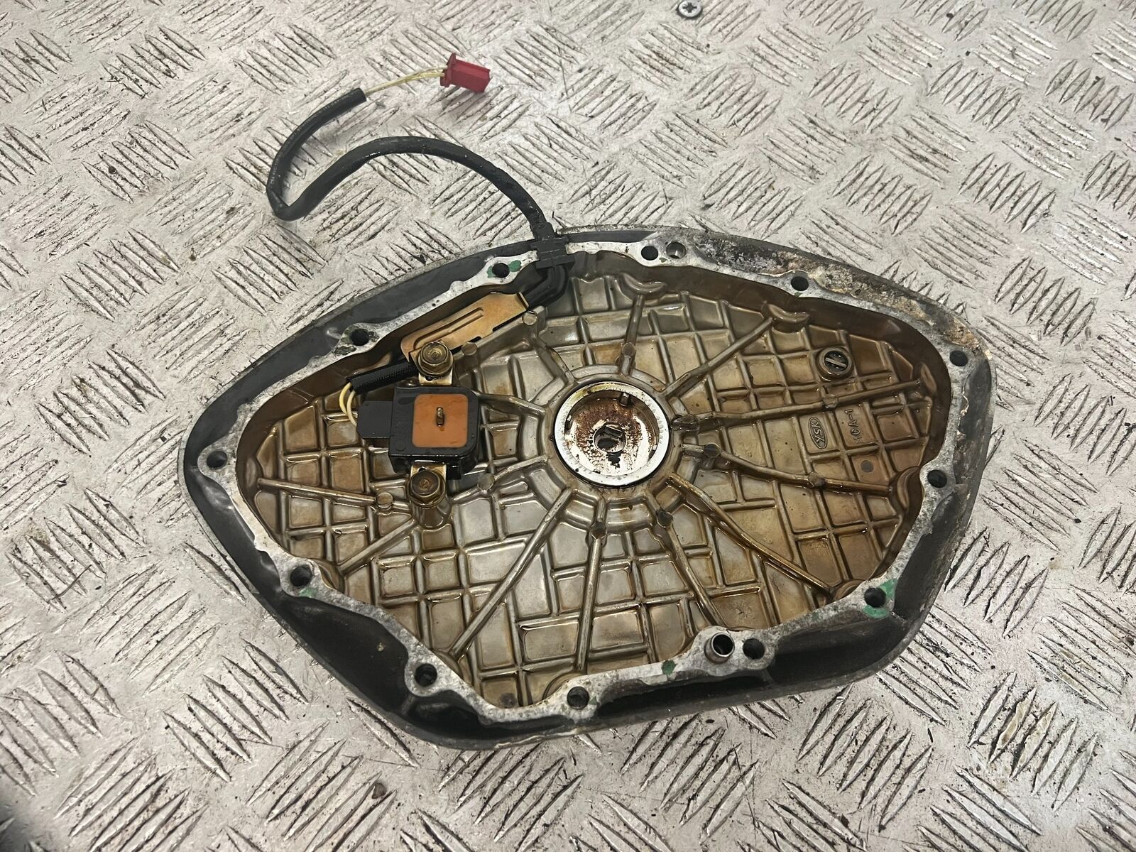 HONDA GL1800 GL 1800 IGNITION PICK UP AND COVER  YEAR 2004 ABS (STOCK 890)