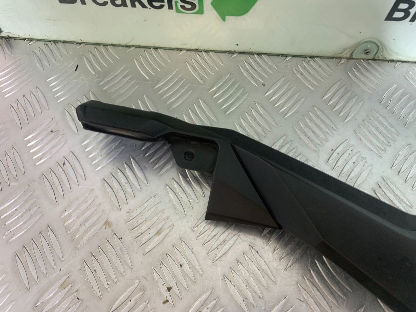 SUZUKI DL 650 V-STROM RIGHT SIDE INFILL PANEL YEAR 2020 (CMB1117)