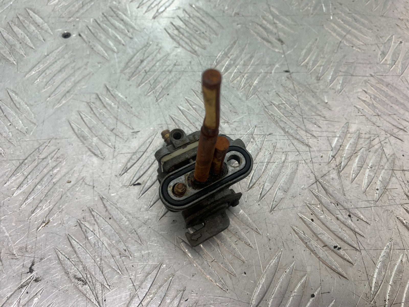 KAWASAKI GPZ600 GPZ 600 PETROL TAP  YEAR 1988-90 (CMB1258)