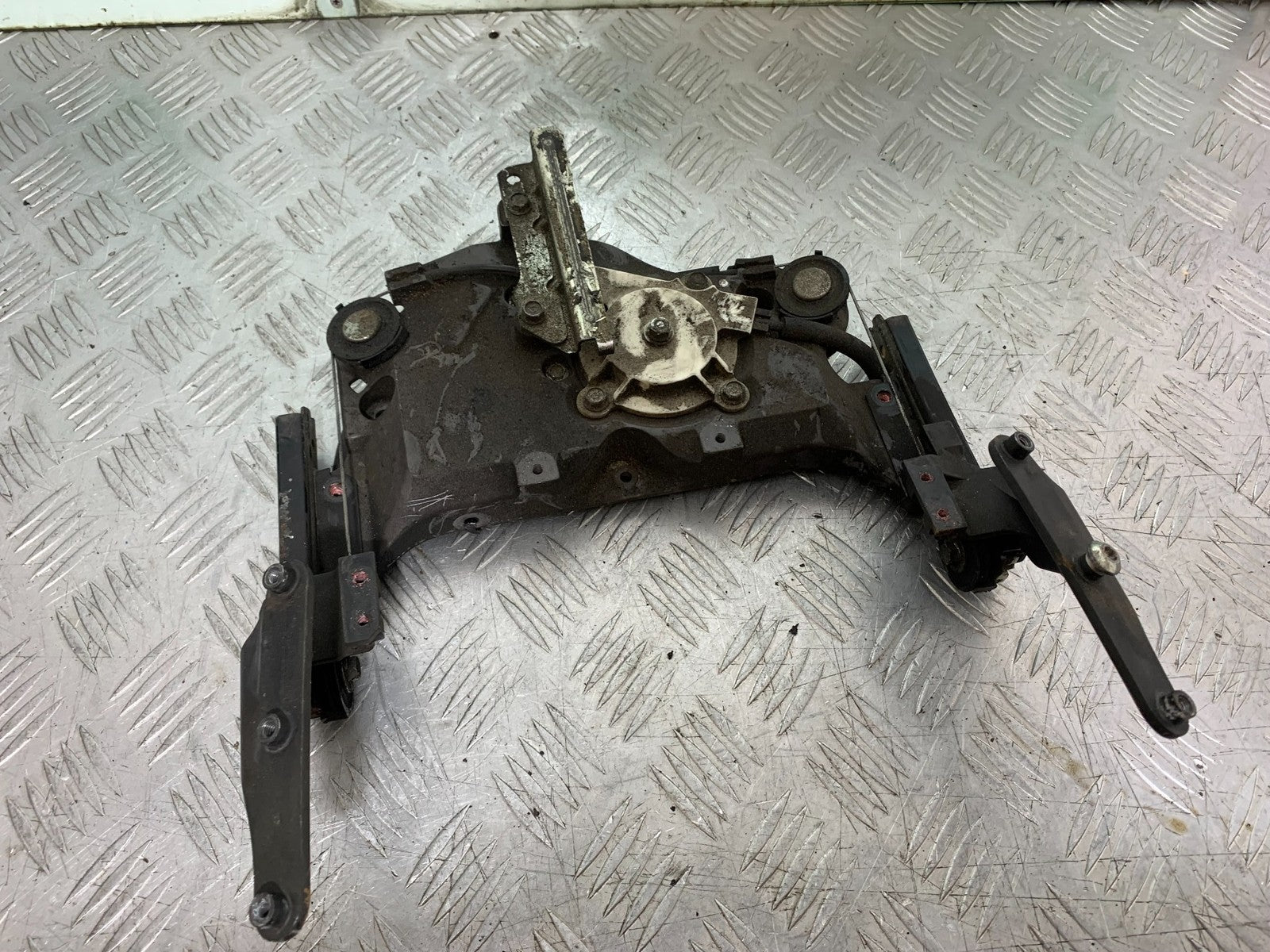 KAWASAKI GTR1400 GTR 1400 SCREEN MOTOR AND BRACKET  YEAR 2007-2009 (CMB1306)