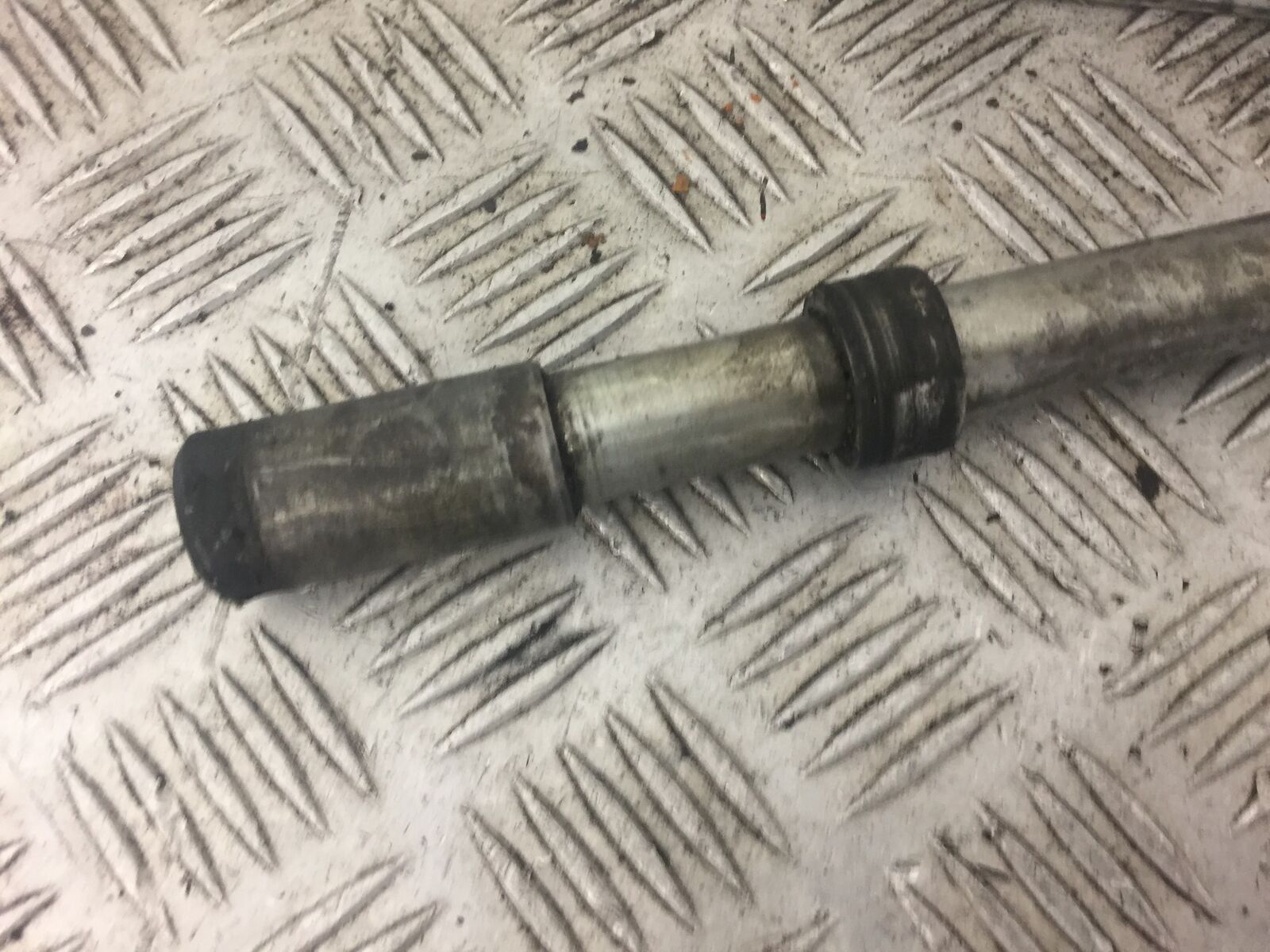 HONDA ST1100 PAN EUROPEAN FRONT WHEEL SPINDLE YEAR 1997 (STOCK NO 351) non abs