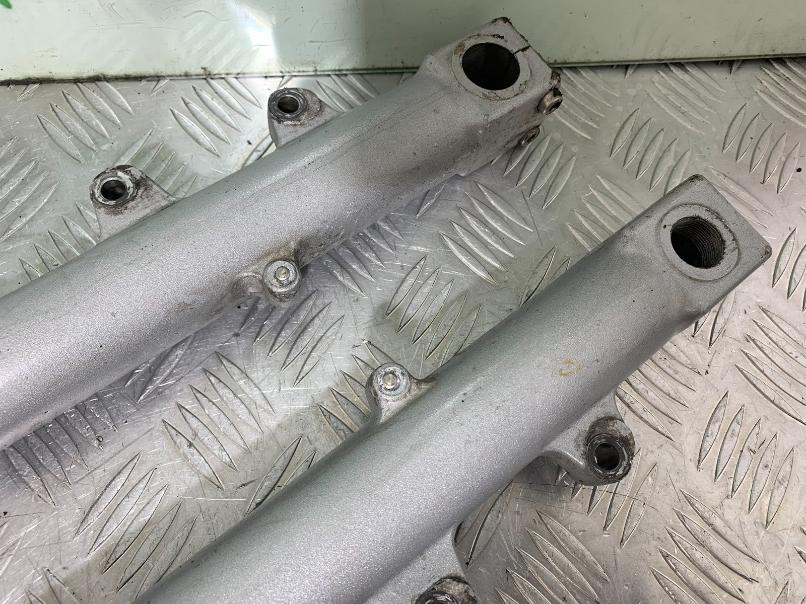 TRIUMPH 955i SPRINT ST FORKS  YEAR 1999-04 (CMB1230)