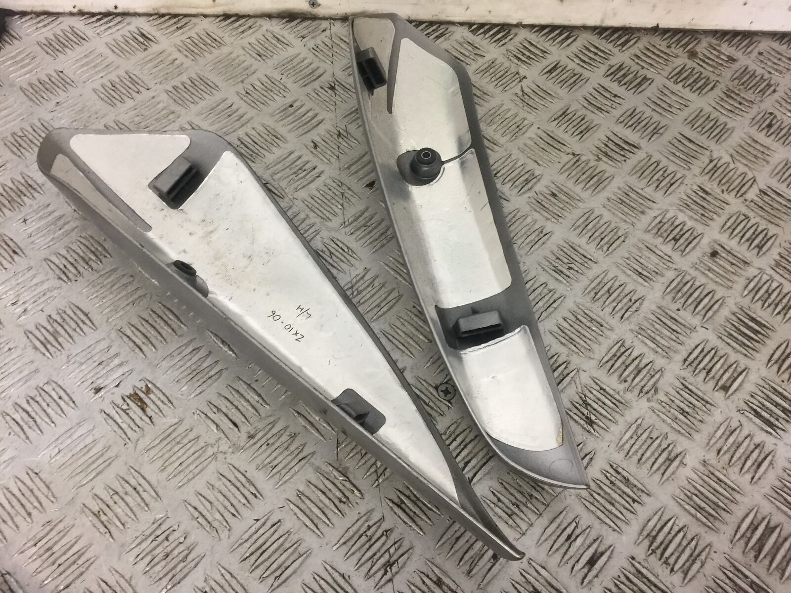 KAWASAKI ZX10R ZX10 R SILENCER COVERS  YEAR 2007 (STOCK 519)