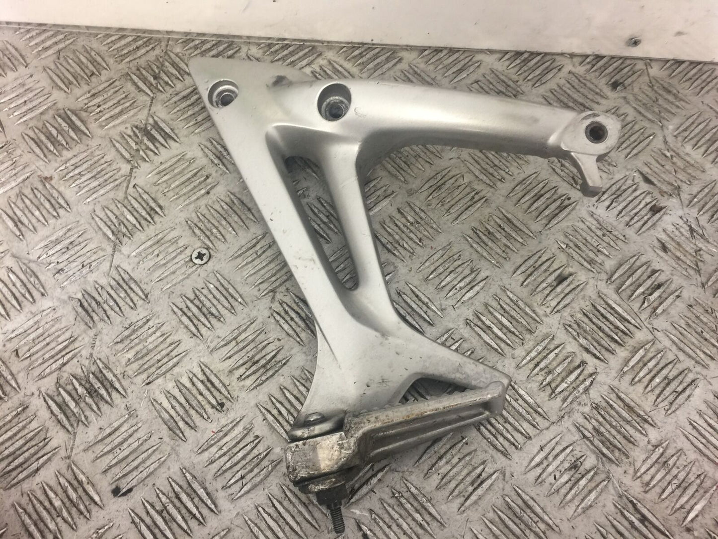 HONDA VFR800 VFR 800 V TEC LEFT REAR HANGER  YEAR 2003 (ABS) STOCK 304