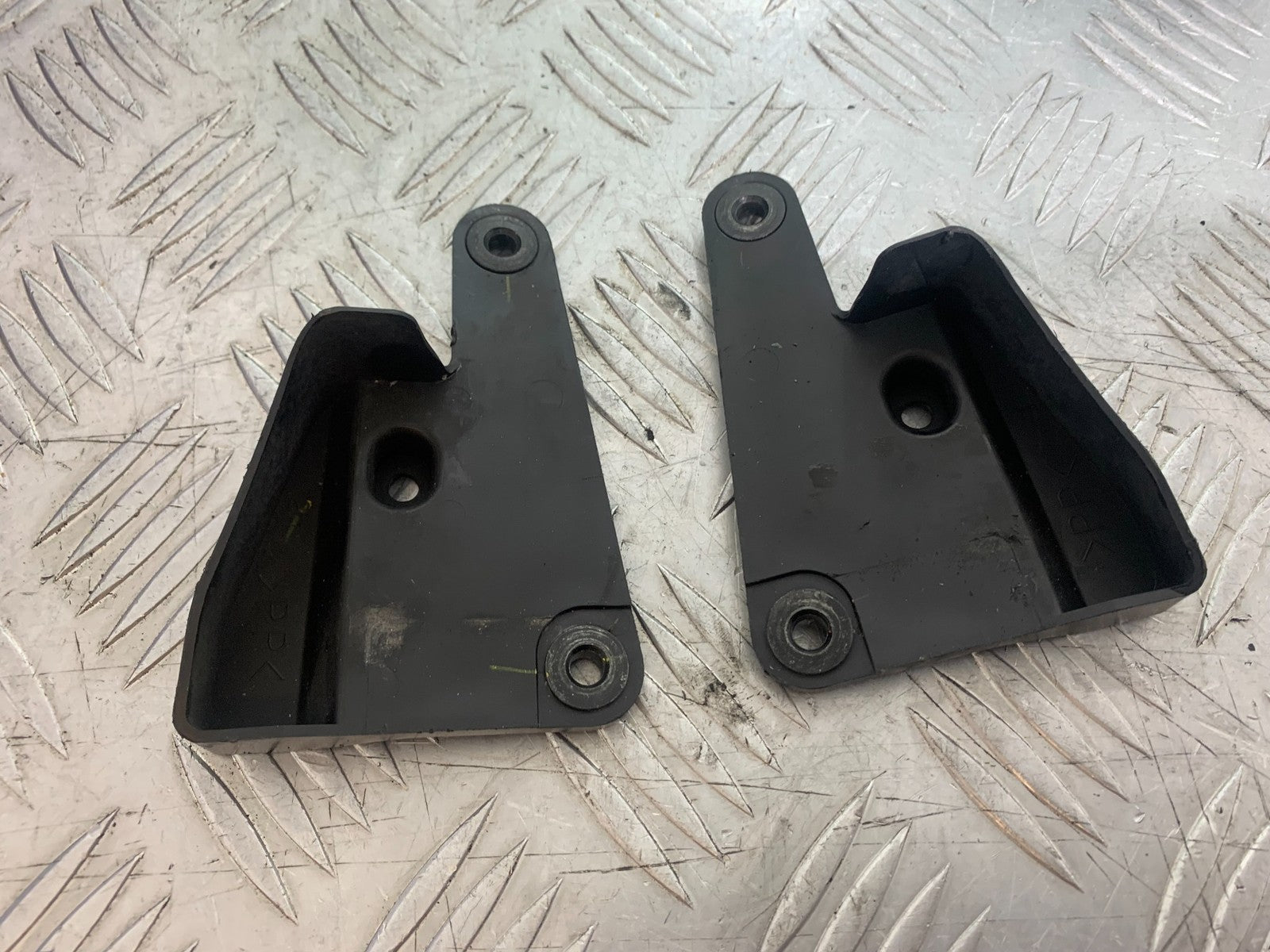 YAMAHA YZF R1 14 B BIG BANG LEFT & RIGHT BRACKETS  2009-14 (CMB1175)