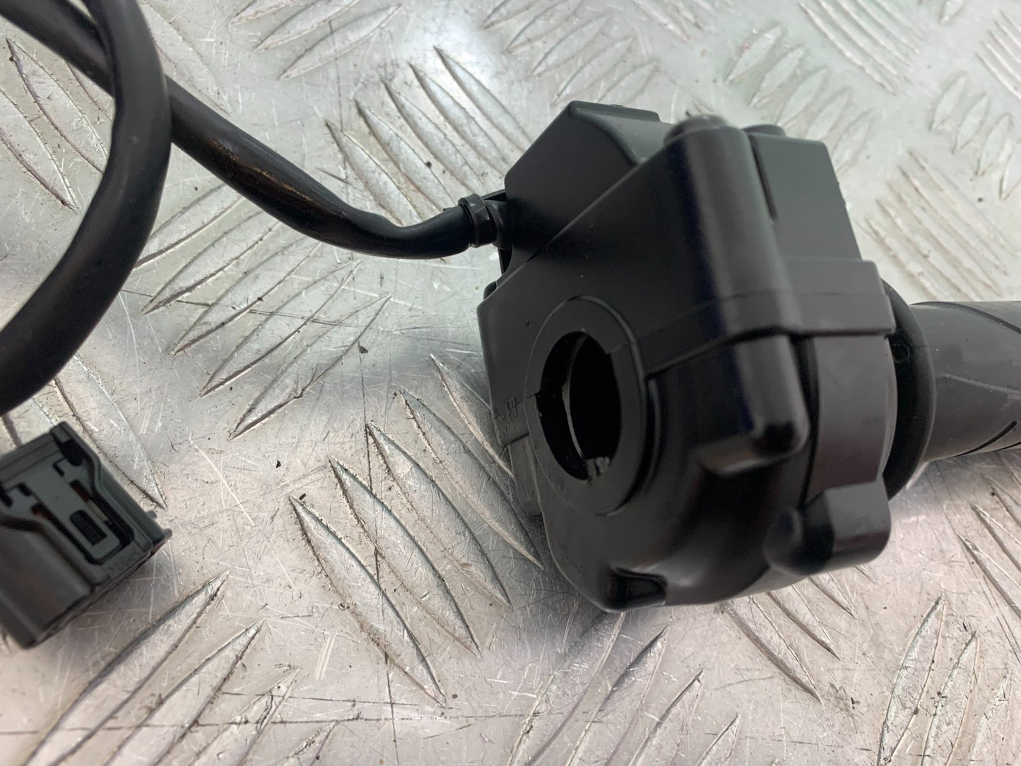 DUCATI 1299 PANIGALE THROTTLE AND TWIST GRIP   YEAR 2016 (CMB 1187)