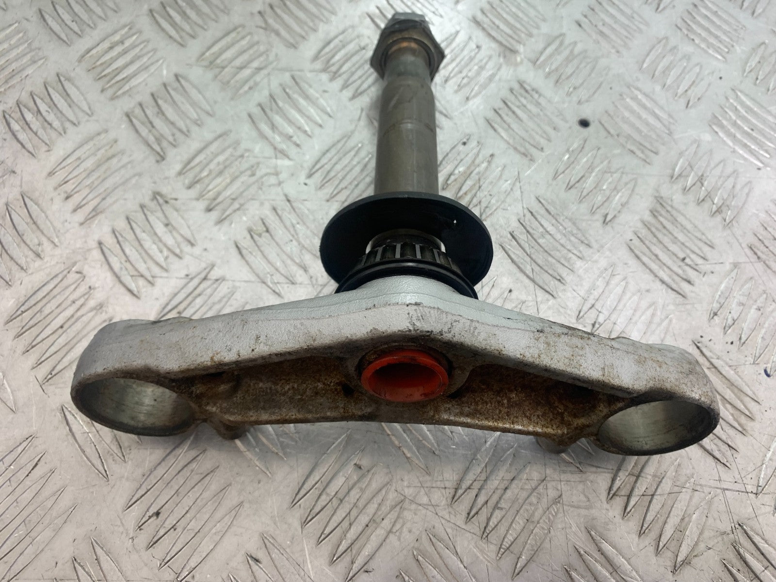 TRIUMPH 955i SPRINT ST BOTTOM YOKE 1999-2004 (CMB1176)