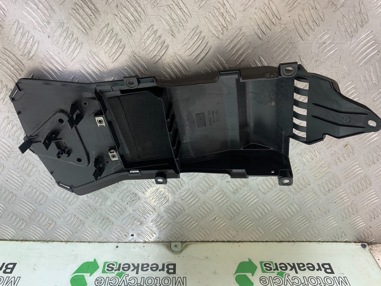 APRILIA TUONO 1000 V4R UNDERTRAY YEAR 2011-13  (CMB1316)