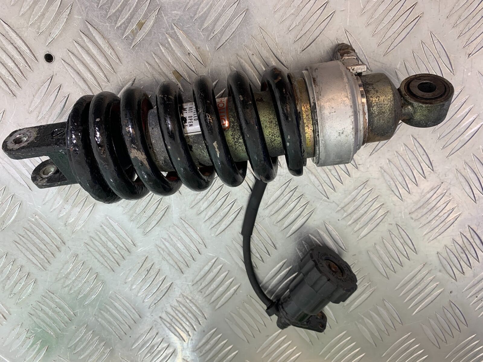 HONDA NTV 650 REVERE REAR SHOCK  YEAR 1988-1996  (CMB1025))