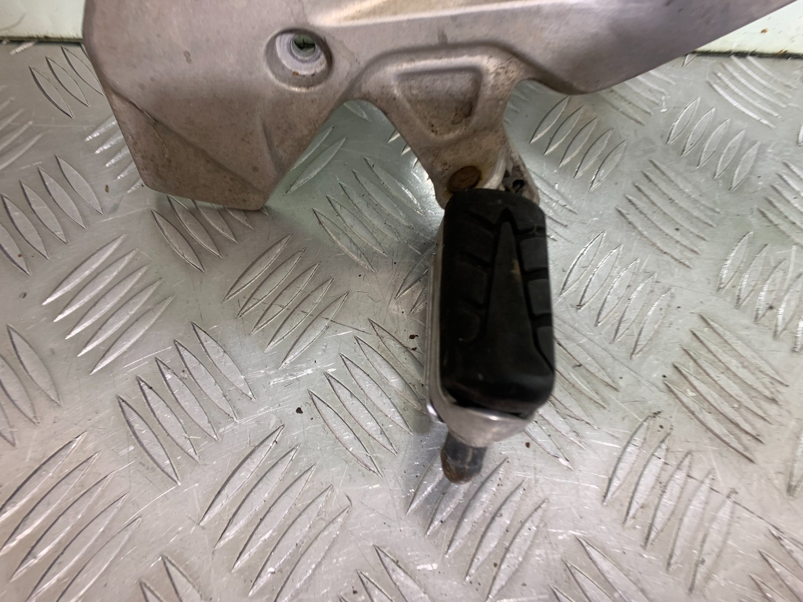 HONDA CBR500R CBR 500 R FRONT LEFT HANGER  YEAR 2012-16 (CMB1151)