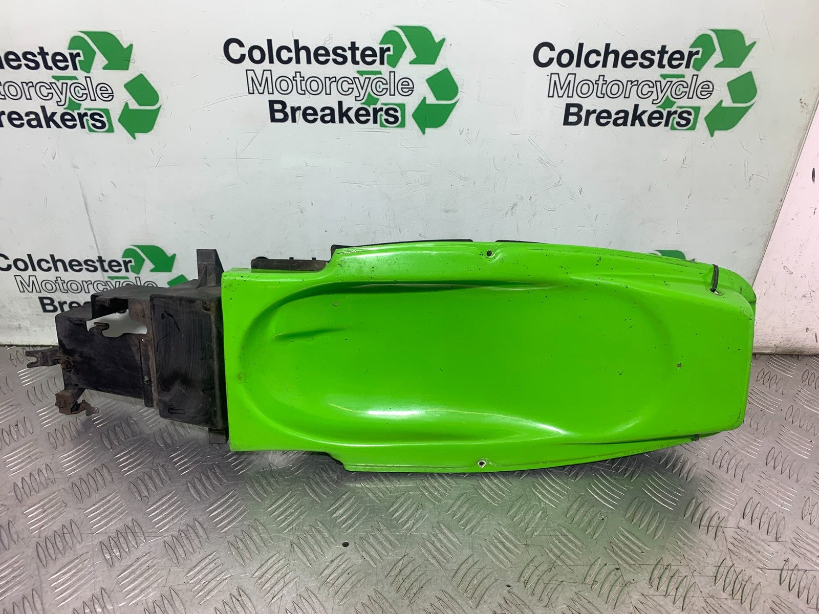 KAWASAKI ZX9R ZX9 C UNDERTRAY  YEAR 1998-99 (CMB1213)