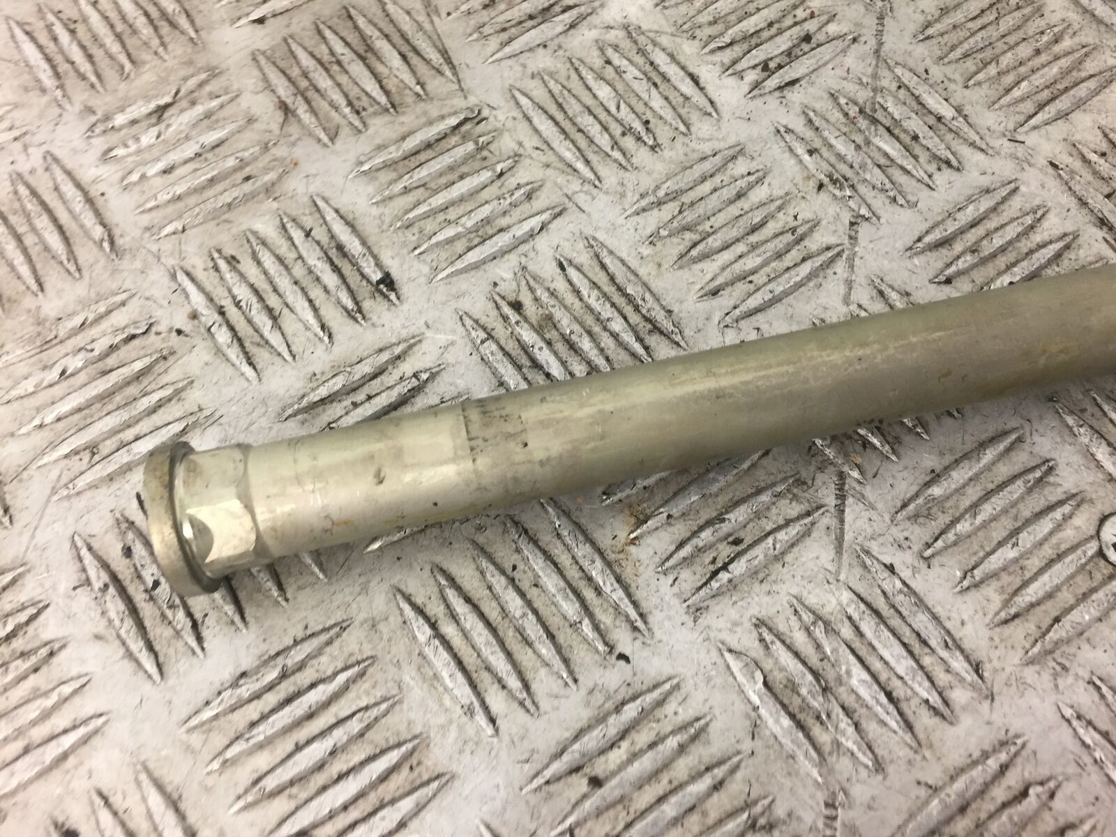 KAWASAKI ZX6R ZX636 ZX 636 SWINGARM SPINDLE  2013-2016 (STOCK 342)