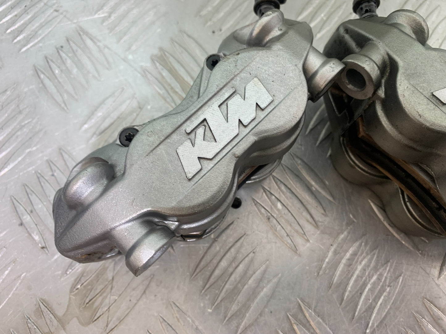 KTM 790 DUKE FRONT BRAKE CALIPERS  YEAR 2018-2021  (CMB11150)