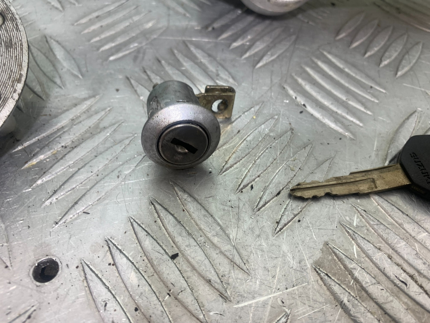 SUZUKI SV650 SV 650 mk1 LOCKS AND KEY  YEAR 1999-2002 (CMB1160)