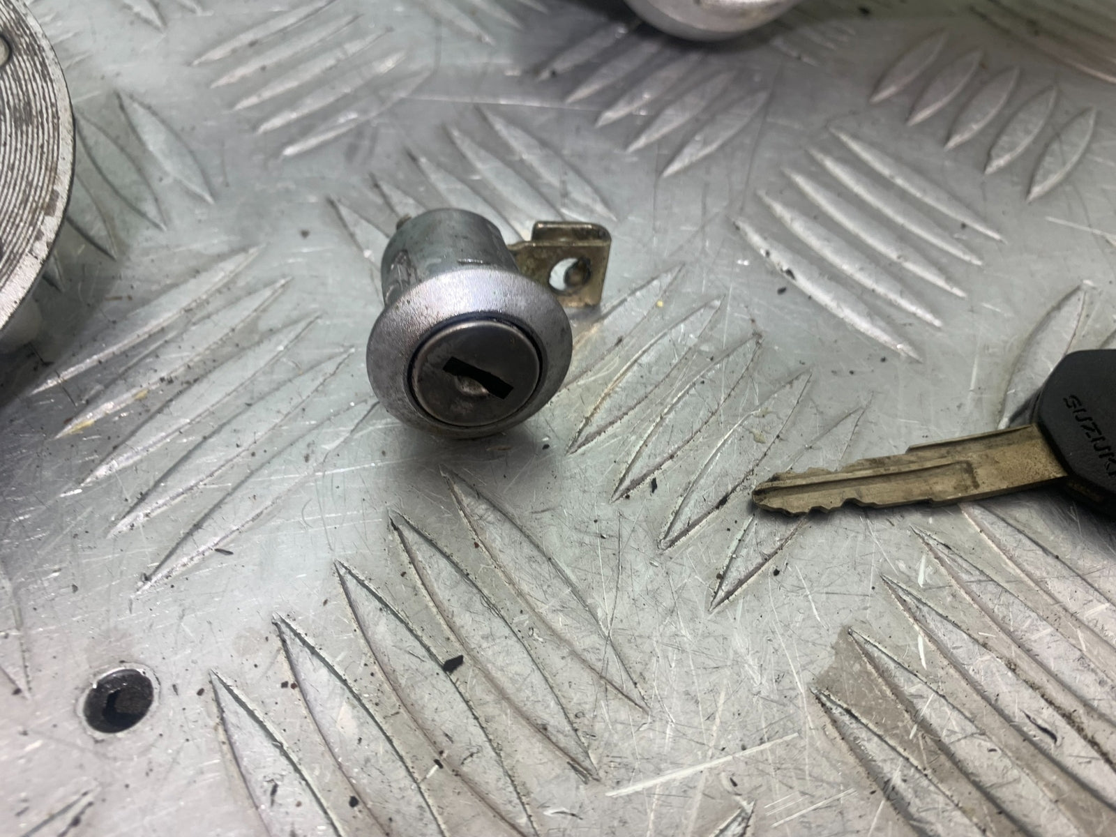 SUZUKI SV650 SV 650 mk1 LOCKS AND KEY  YEAR 1999-2002 (CMB1160)