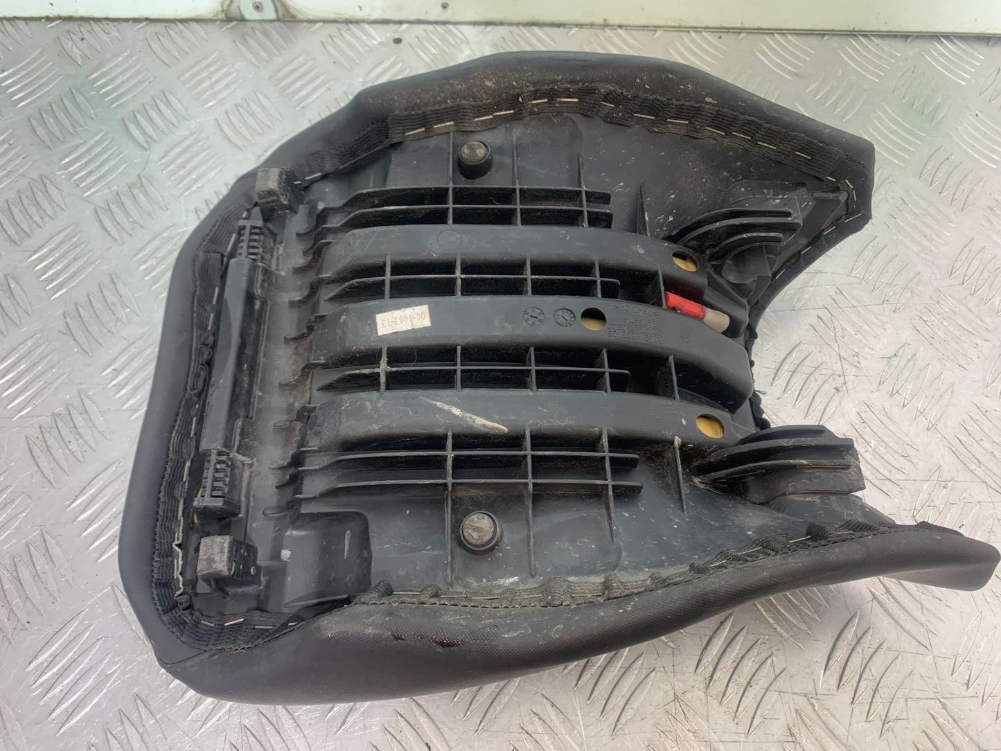 BMW R1200 R 1200 GS FRONT SEAT  YEAR 2013-2016 (CMB1257)