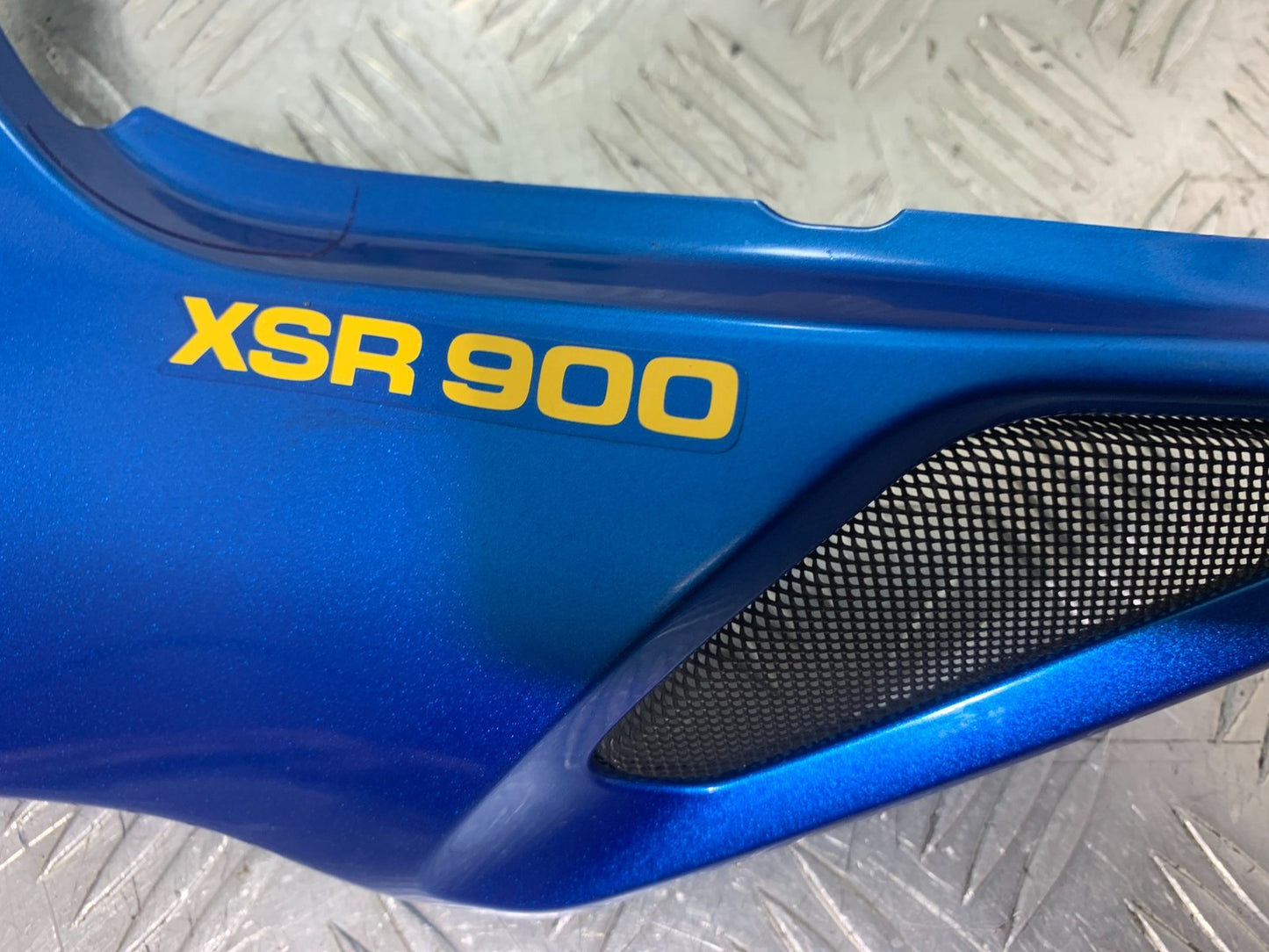 YAMAHA XSR900 XSR 900 LEFT SEAT PANEL  YEAR 2022-2024 (CMB1215)