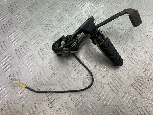 APRILIA 650 PAGASO STRADA RIGHT HANGER PEG & PEDAL YEAR 2005-2010 (CMB1260)