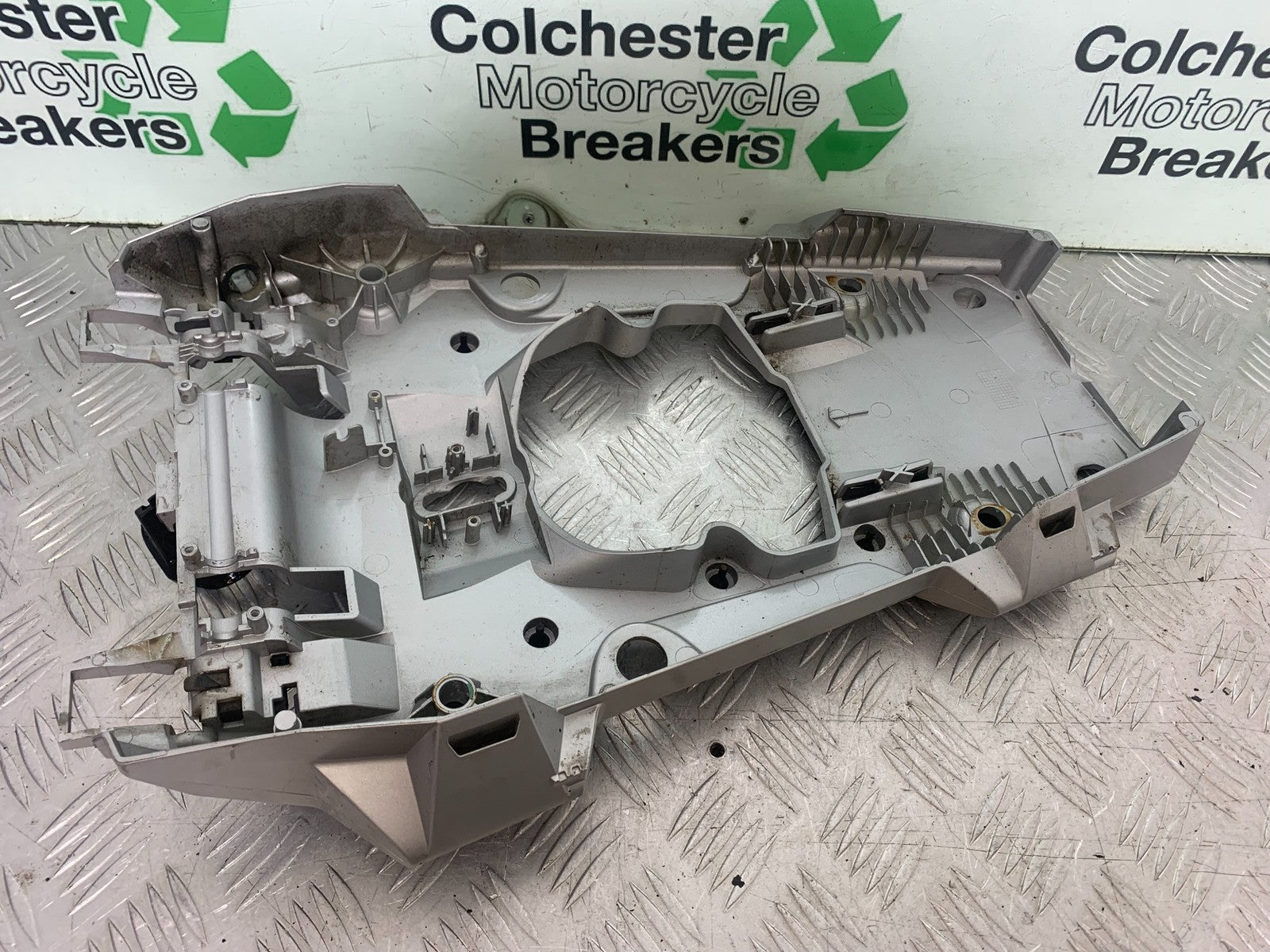 BMW R1200 R 1200 GS LOWER RACK MOUNTING PLATE  YEAR 2013-2016 (CMB1257)