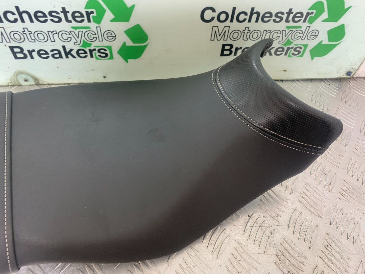 TRIUMPH 675 STREET TRIPLE SEAT  2013-2016 (CMB1186)