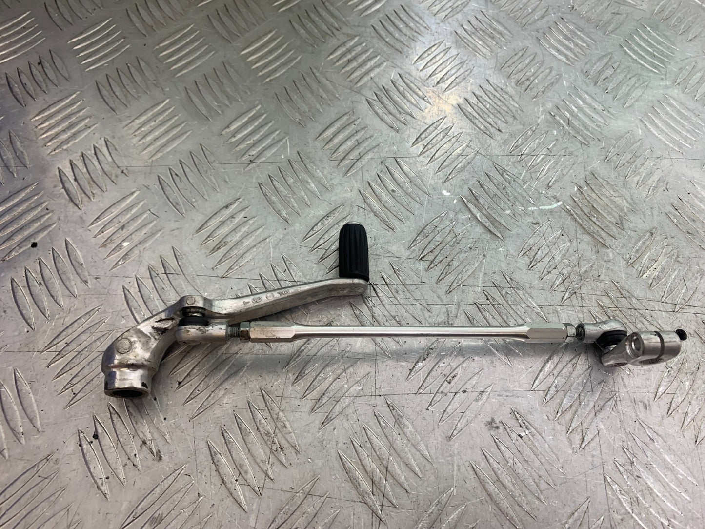 HONDA CBR1000 rr FIREBLADE GEAR LEVER YEAR 2006 (CMB1220)