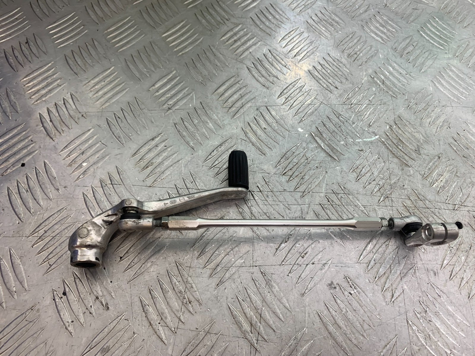 HONDA CBR1000 rr FIREBLADE GEAR LEVER YEAR 2006 (CMB1220)