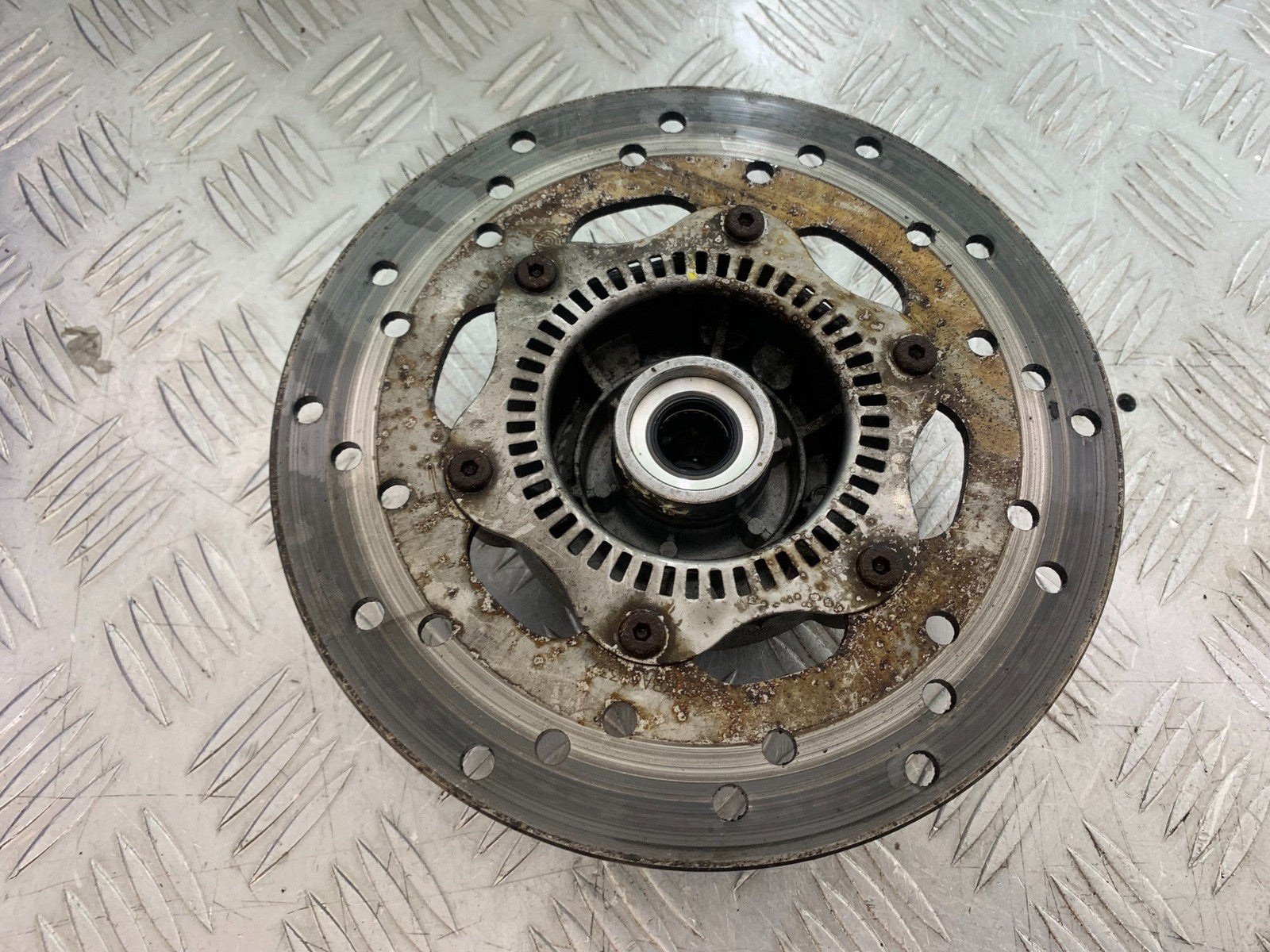 PIAGGIO VESPA GTS 125 FRONT DISC AND HUB  YEAR 2009-2014  (CMB1261)