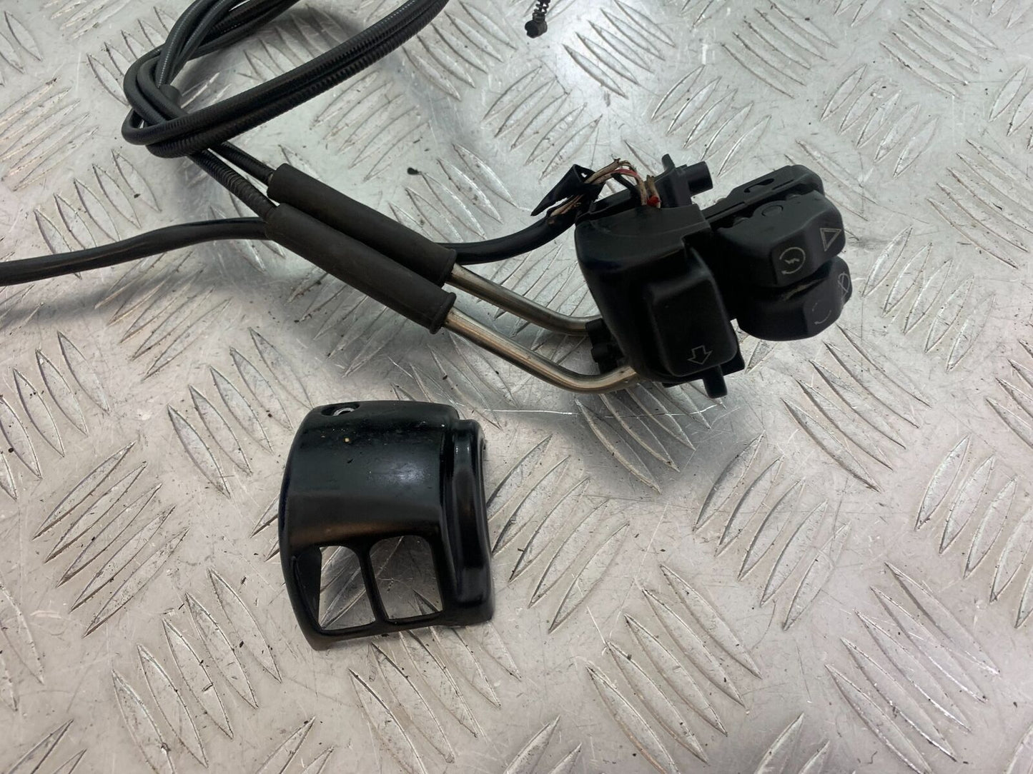 HARLEY DAVIDSON XL883 N IROD RIGHT SWITCH GEAR (DAMAGED) YEAR 2020  (CMB1116)