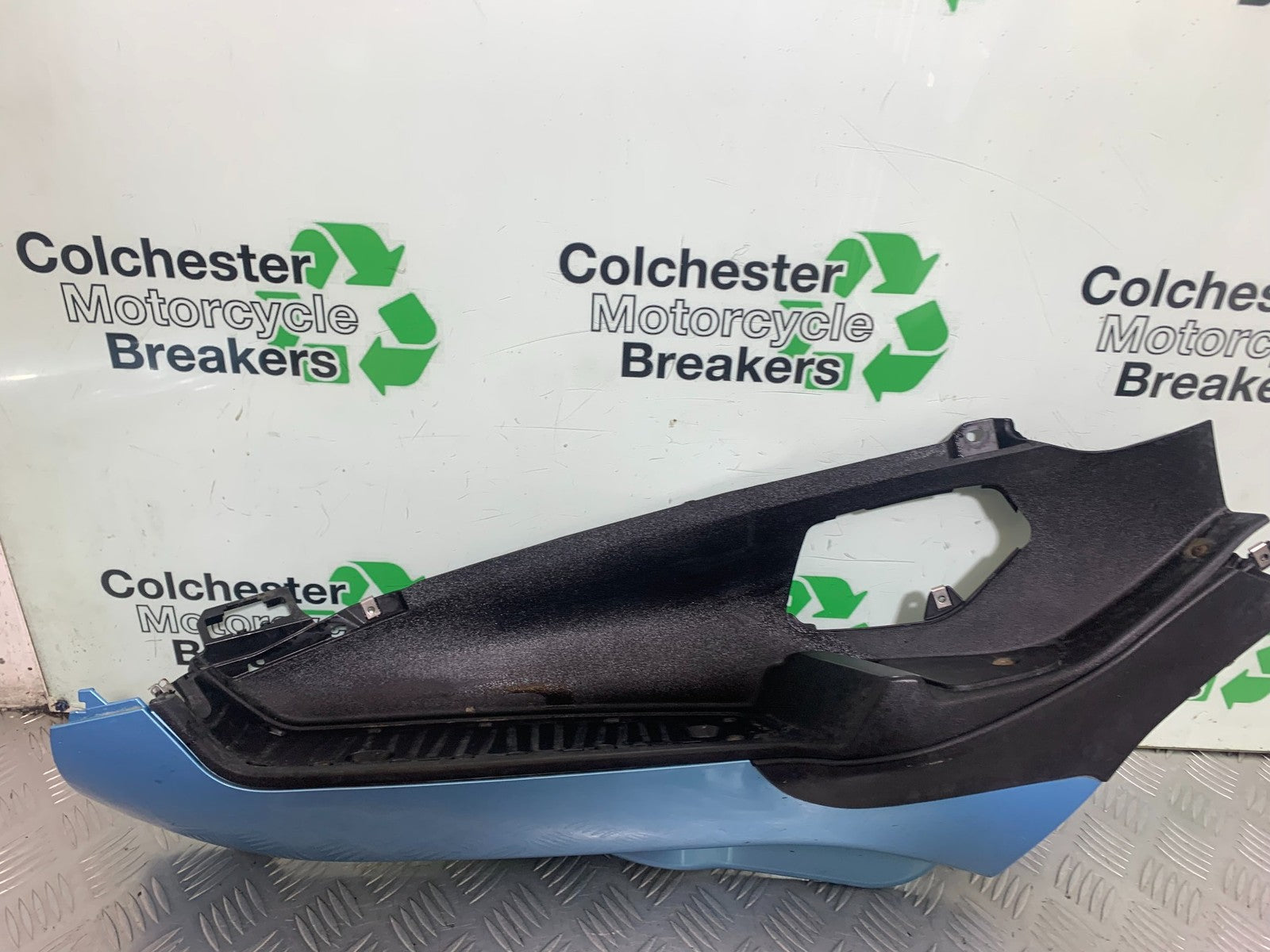 PIAGGIO MP3 250 ie LEFT FOOTBOARD YEAR 2007 (CMB1307)