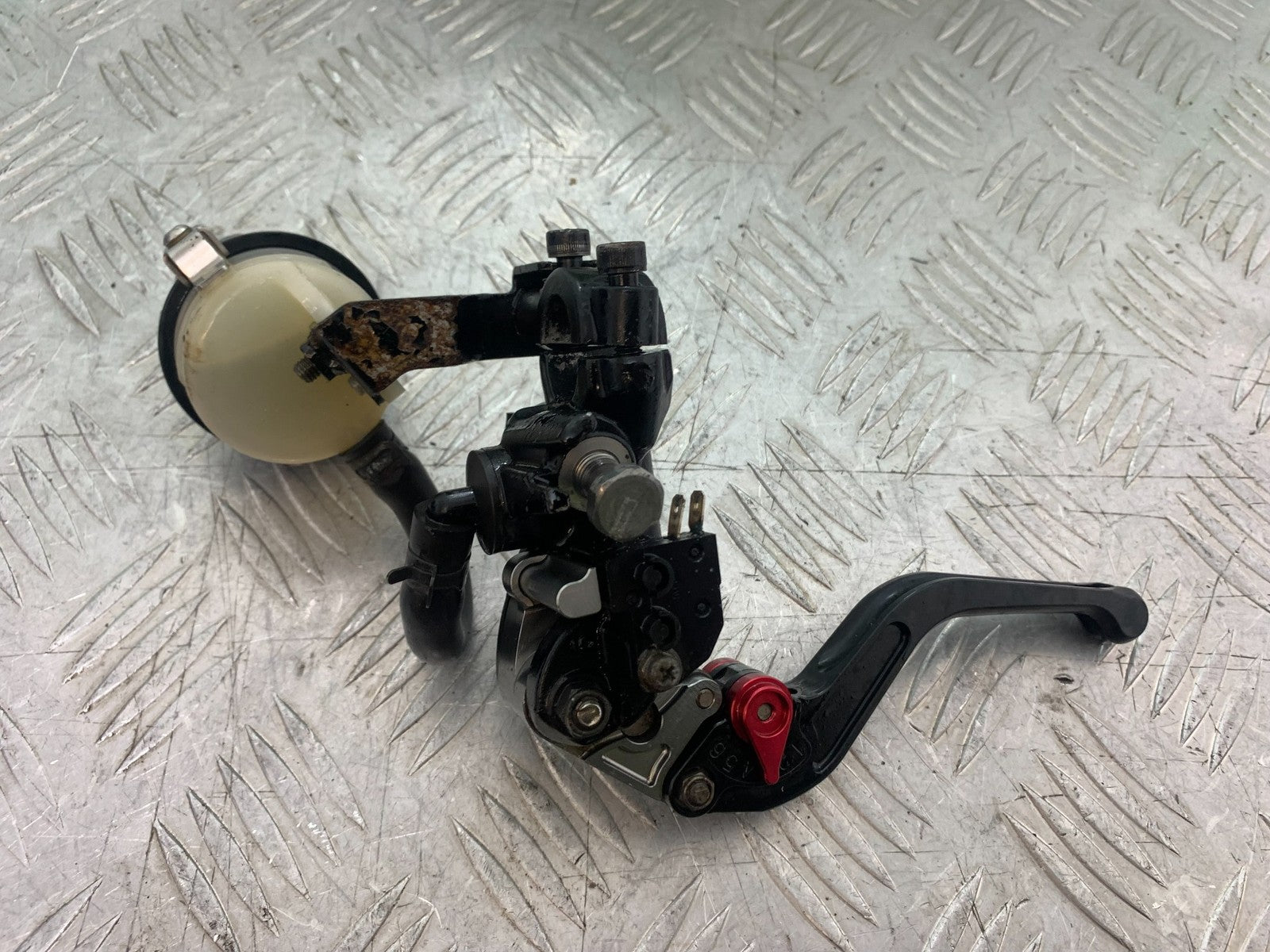 TRIUMPH 675 STREET TRIPLE R FRONT BRAKE MASTER CYLINDER   YEAR 2013 -  (CMB1221)