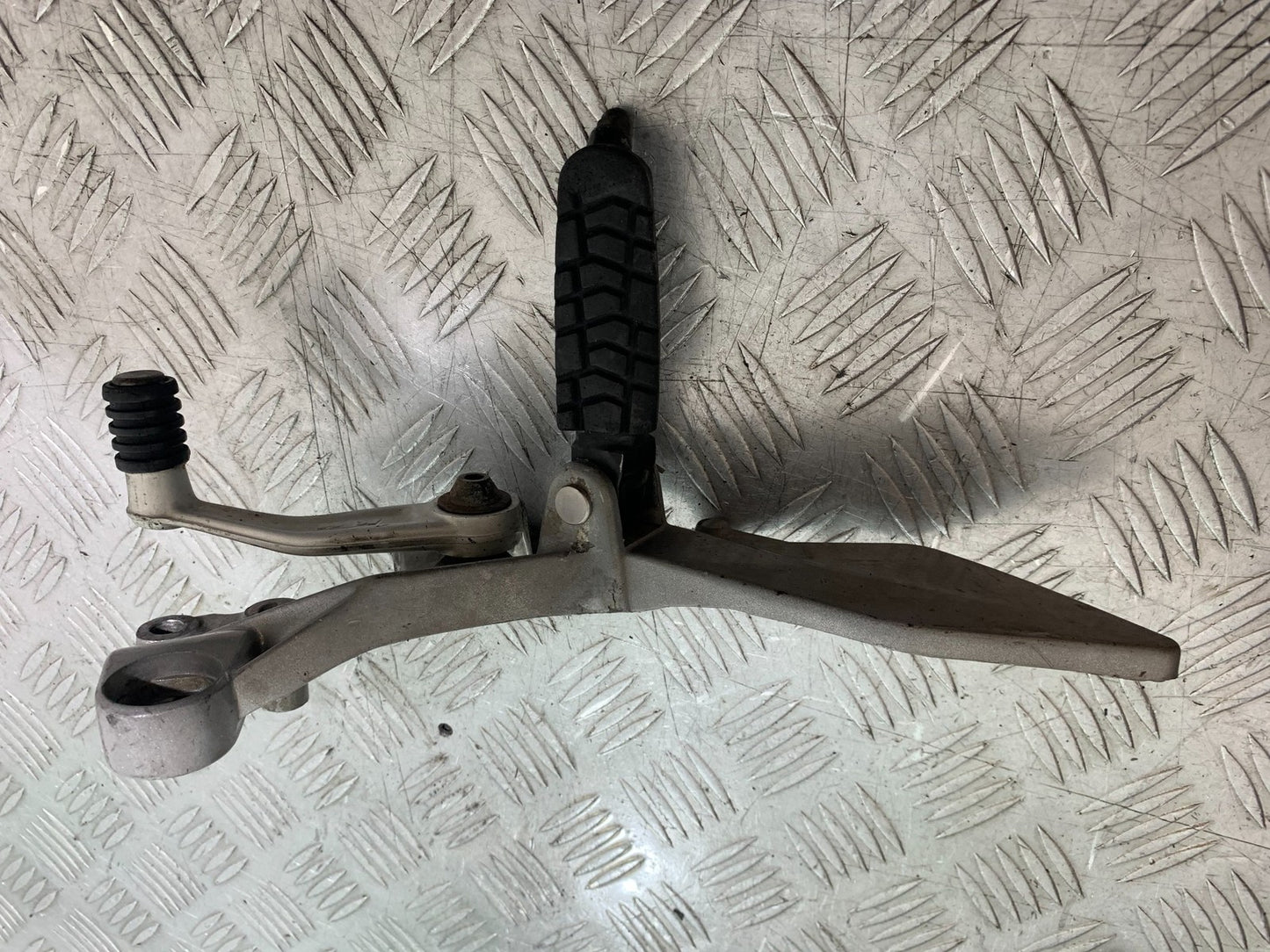 KTM DUKE 125 RIGHT HANGER  YEAR 2012-2016 (CMB1317)