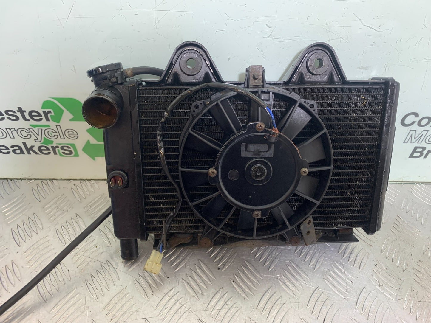 TRIUMPH TROPHY 900 RADIATOR AND FAN   YEAR 1991-95 (CMB1251)