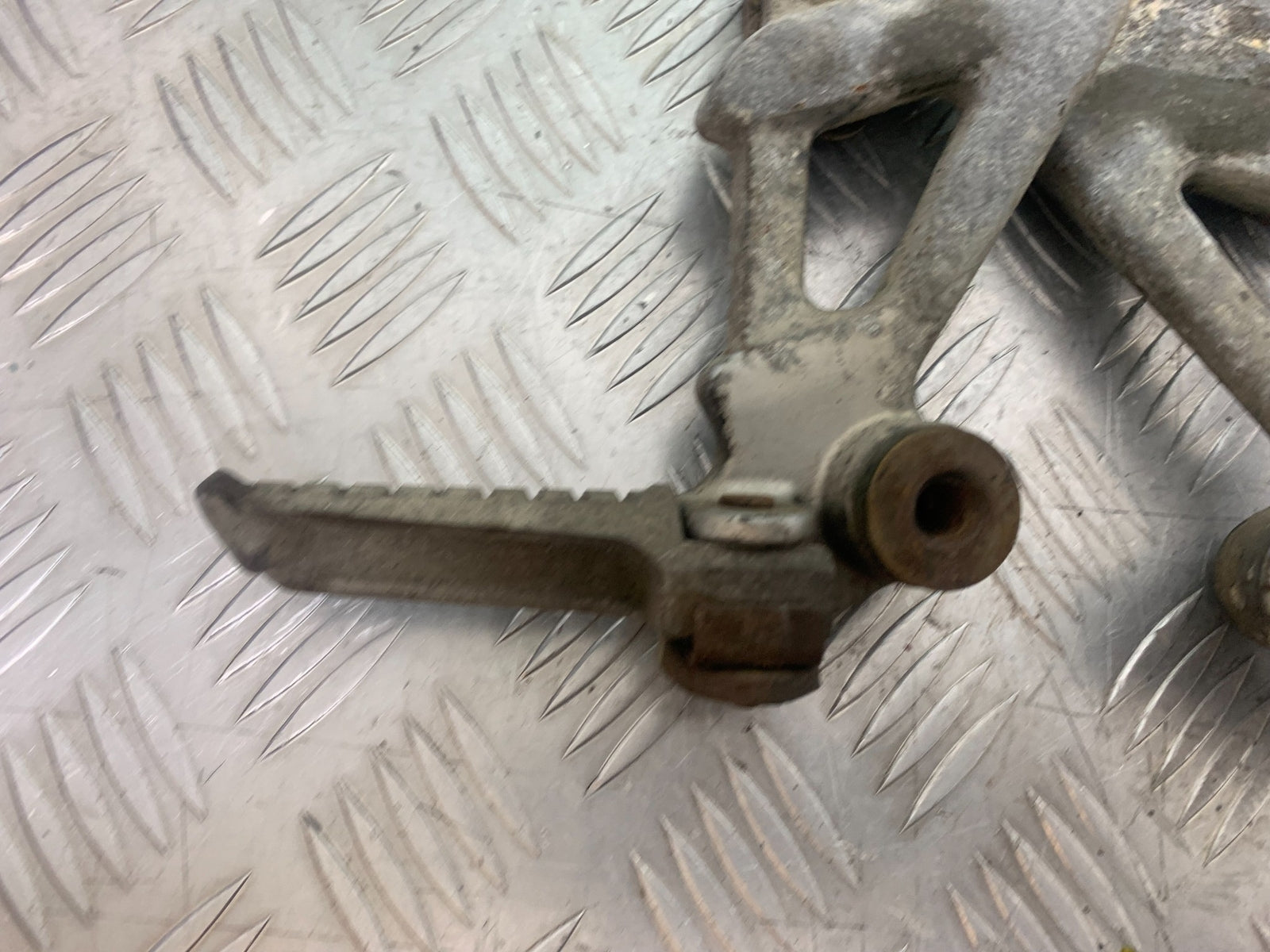 KAWASAKI ZZR1100 D REAR HANGERS AND PEGS   YEAR 1993-2001 (CMB1164)