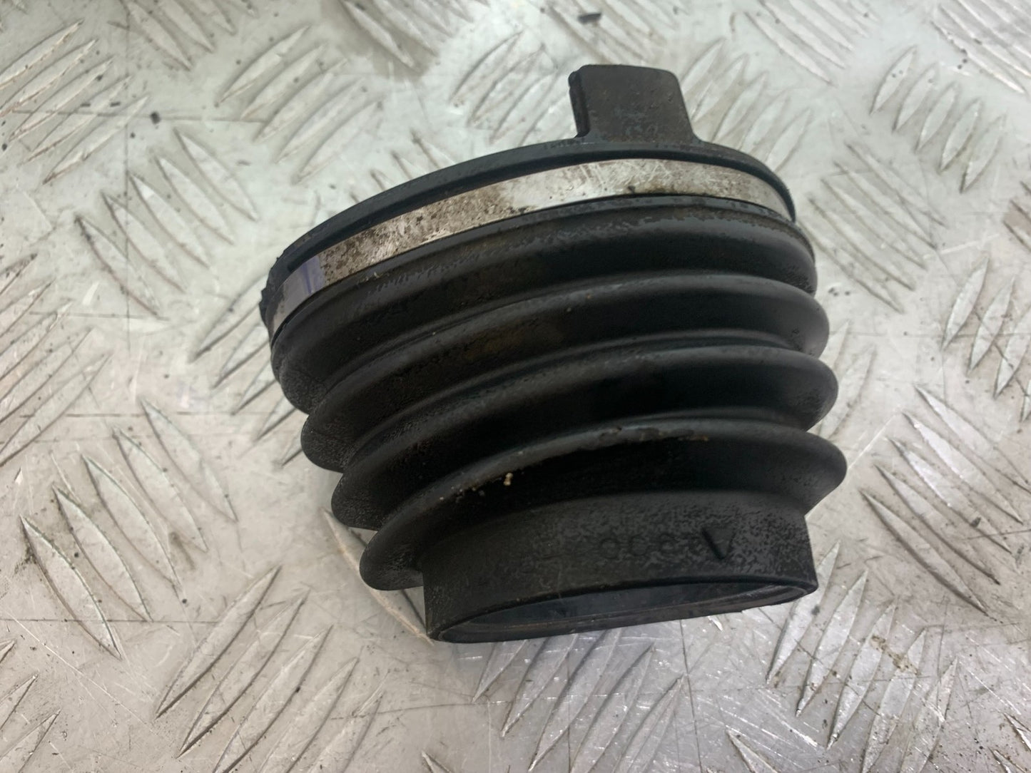 KAWASAKI GTR1400 GTR 1400 RUBBER SWINGARM BOOT  YEAR 2007-2009 (CMB1174)