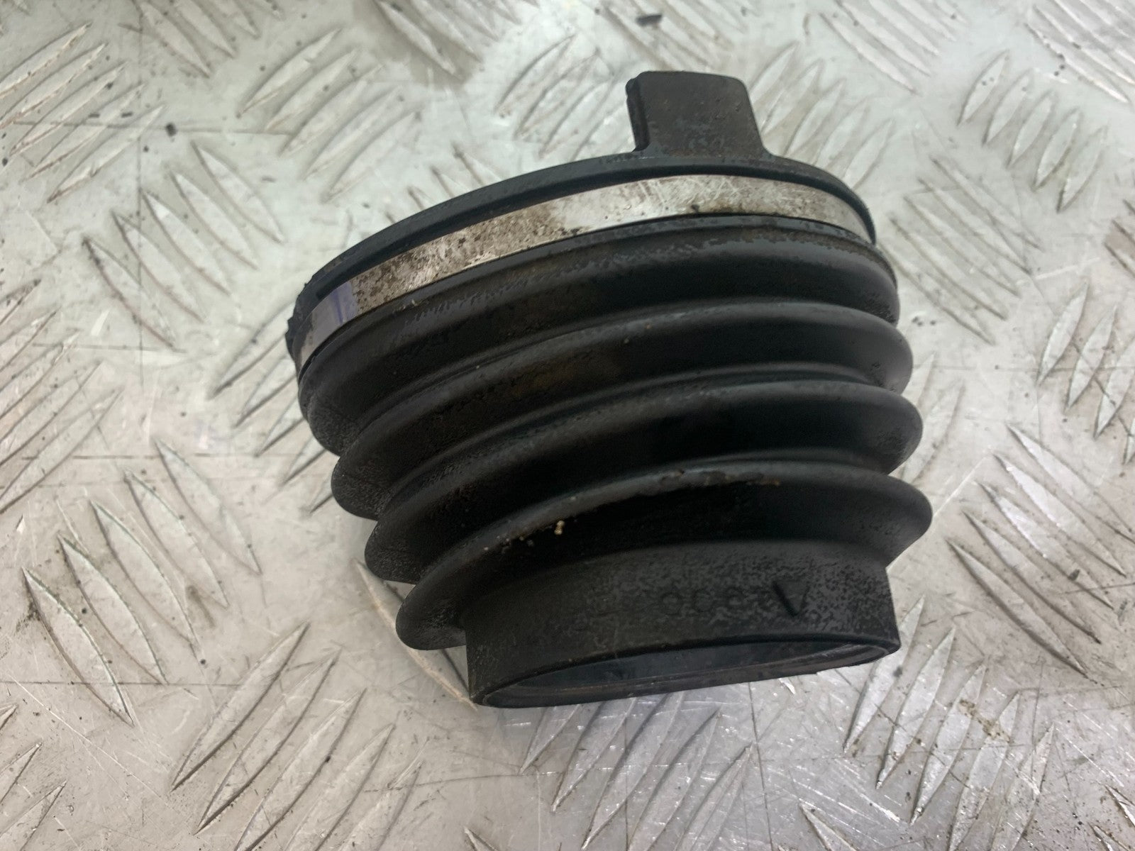 KAWASAKI GTR1400 GTR 1400 RUBBER SWINGARM BOOT  YEAR 2007-2009 (CMB1174)