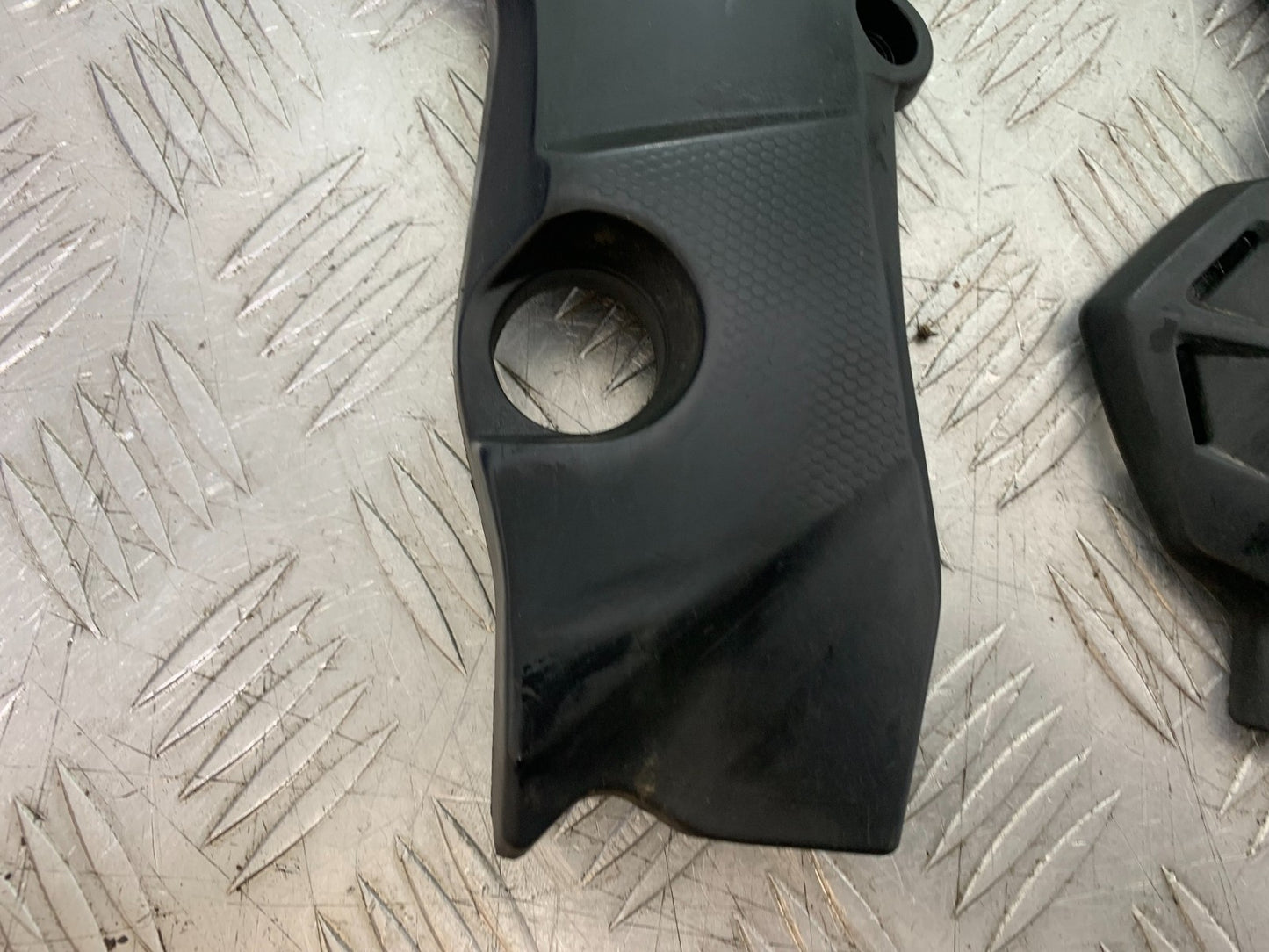 BENELLI BN125 BN 125 LEFT AND RIGHT FRAME COVERS   YEAR 2018-2021 (CMB1245)