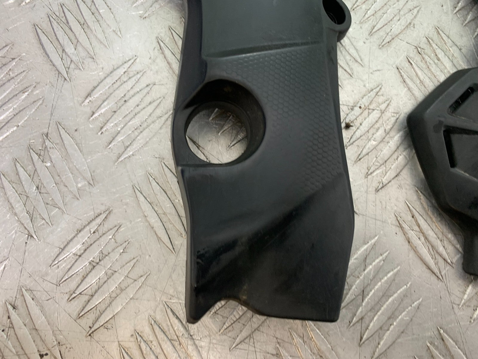 BENELLI BN125 BN 125 LEFT AND RIGHT FRAME COVERS   YEAR 2018-2021 (CMB1245)