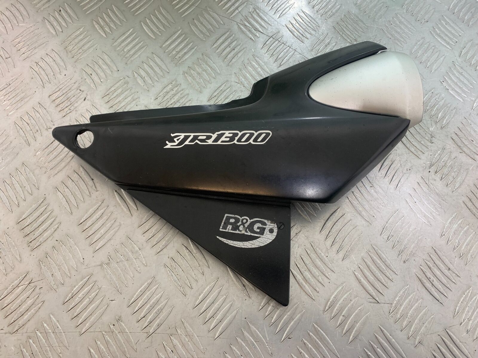 YAMAHA XJR1300 XJR 1300 RIGHT SEAT PANEL  1999-2003 (CMB1119)