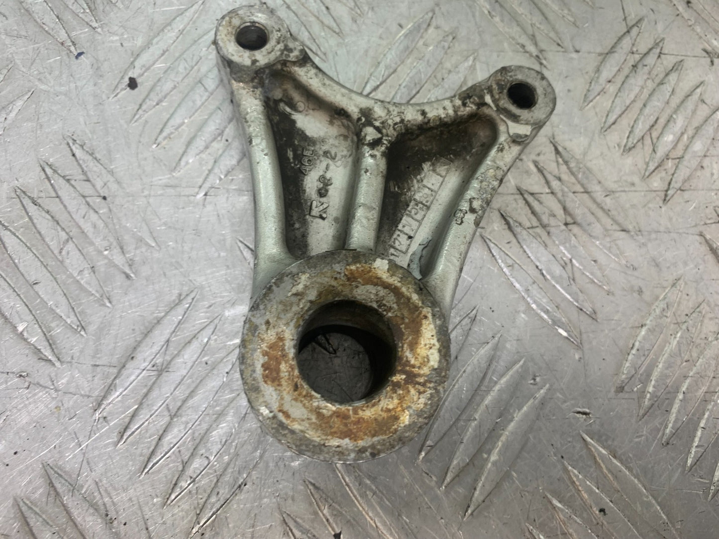 SUZUKI GSX750 INAZUMA REAR CALIPER BRACKET  YEAR 1998-2003 (CMB1308)